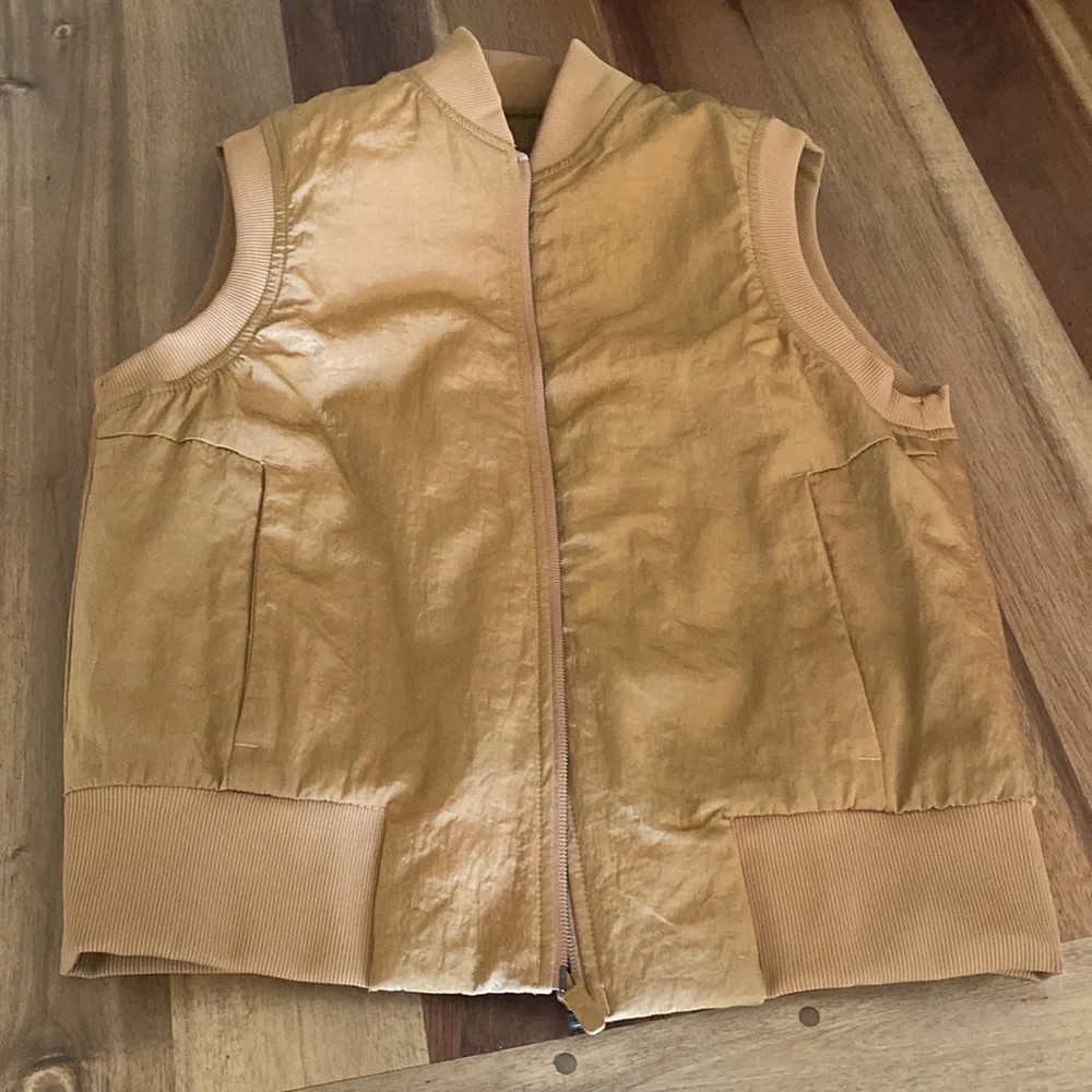 Lululemon Non-stop bomber vest on bold beige - Picture 5 of 7